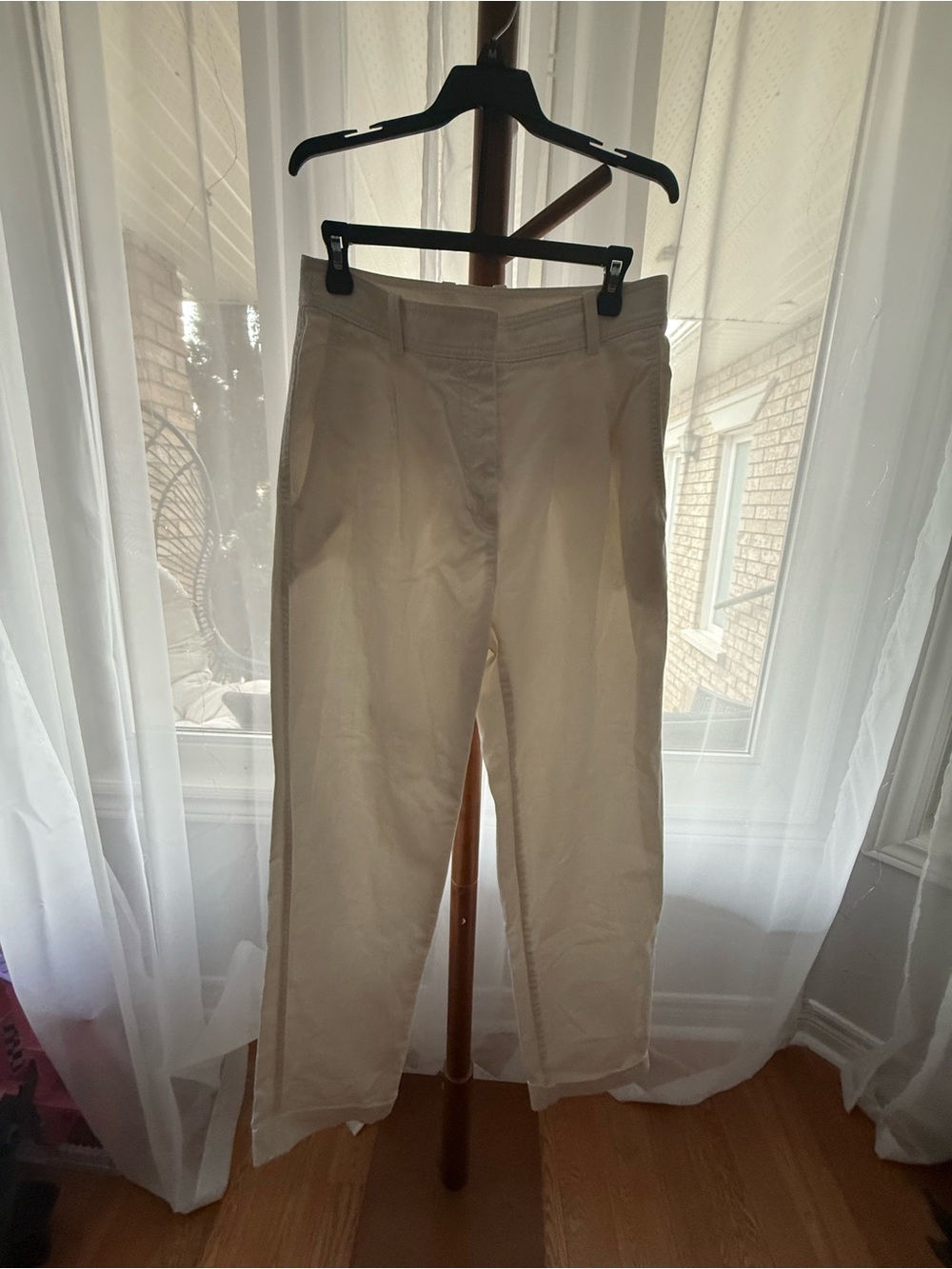 Babaton woman, white jeans, size 6